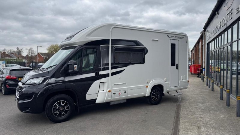 AUTO-TRAIL TRACKER EKS