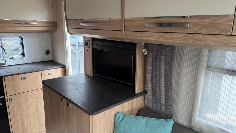 AUTO-TRAIL TRACKER EKS
